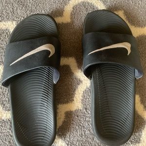women/ men nike slides